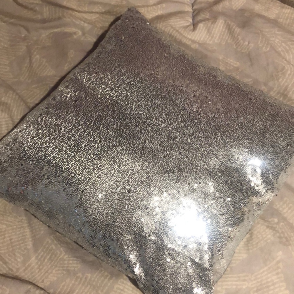 Silver sequin decorative throw